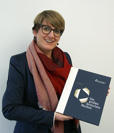 Yvonne Dallmer präsentiert das Buch "Die grossen deutschen Marken"